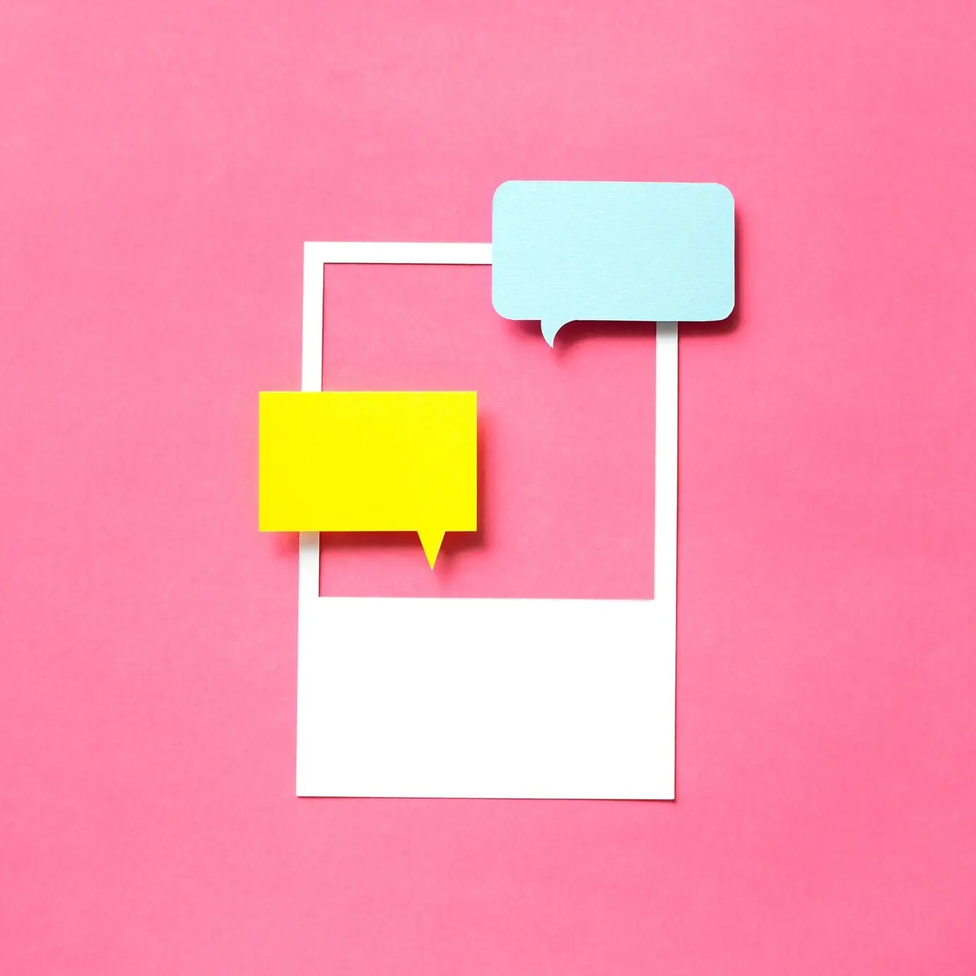 Искусство бумажного крафта в виде иконки речевого облачка.